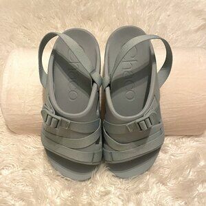 Chaco Women's CHILLOS Sport Sandal Comfort  Size 9 Color: Aqua Gray (Pre-Owned)